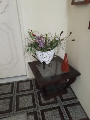 Mesa de Canto Clássica com Detalhes
