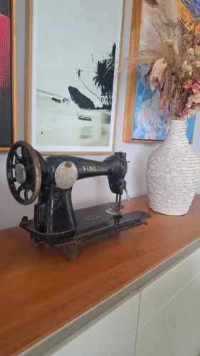 Maquina de costura antiga singer para decoração retro Industrial e Vintage 