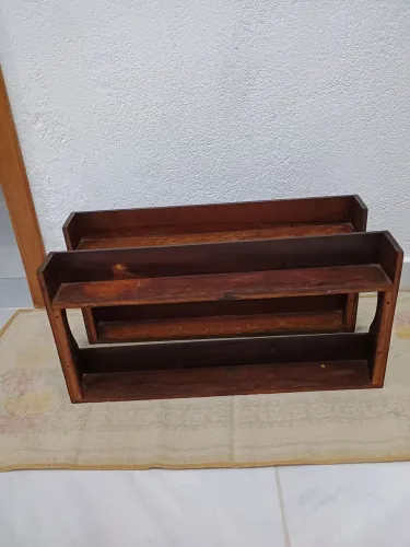 Mini organizador de madeira.