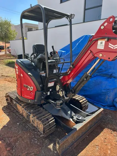 Miniescavadeira Yanmar VIO20 ano 2024 com 800 horas, em SP