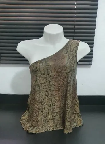 Blusa regata ombro único animal print P nova
