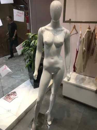 Manequins de Loja - Novo - R$ 550,00 cd.