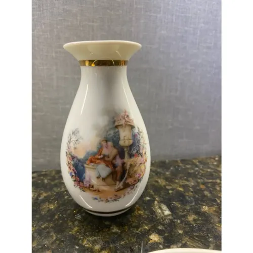 Vaso Branco E Dourado Cena Casal Romatico Europeia.