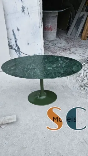 Mesa Saarinen com Tampo em Mármore Verde Guatemala