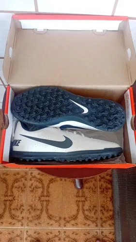 Chuteira nike society 