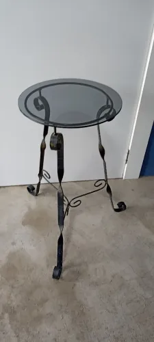 Mesa de canto com tampo de vidro