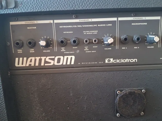 Caixa amplificada 200W Wattsom