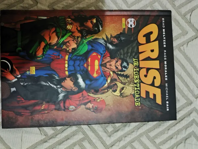 HQ - Crise de Identidade - DC Comics