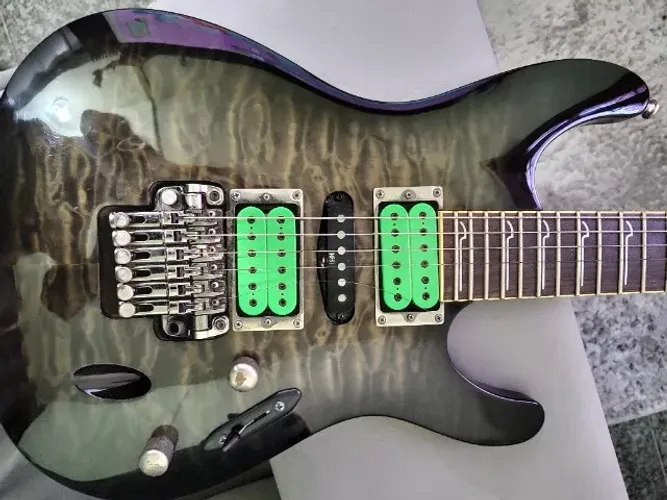 Guitarra Ibanez S570 DXQM com Dimarzio Evolution verdes