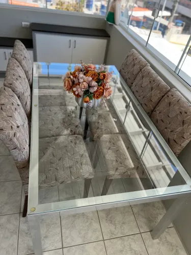 Mesa de jantar para 8 lugares + 6 cadeiras