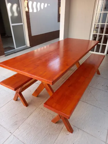 Mesa de Jantar Rústica com Bancos