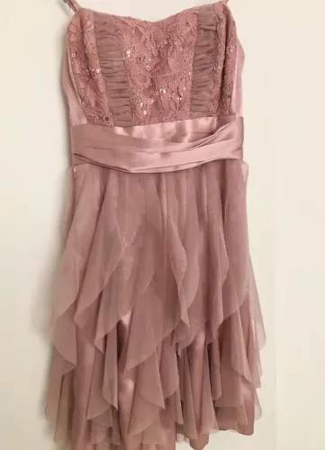 Vestido de renda rosa para festa