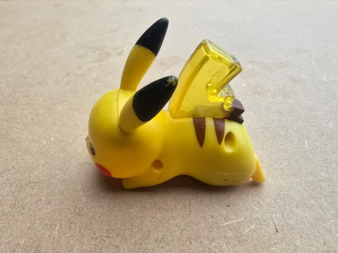 Boneco Pokémon Pikachu rodinha Mc Donalds 2015