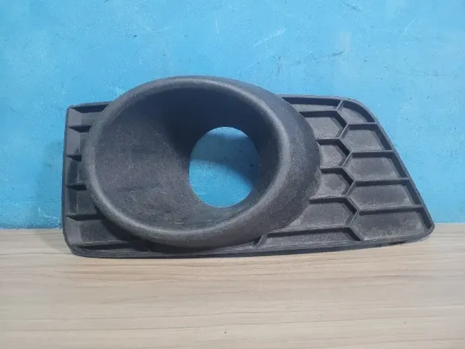 Moldura do Farol de Milha Esquerdo Renault Sandero GT 2011 a 2013 261A33583R