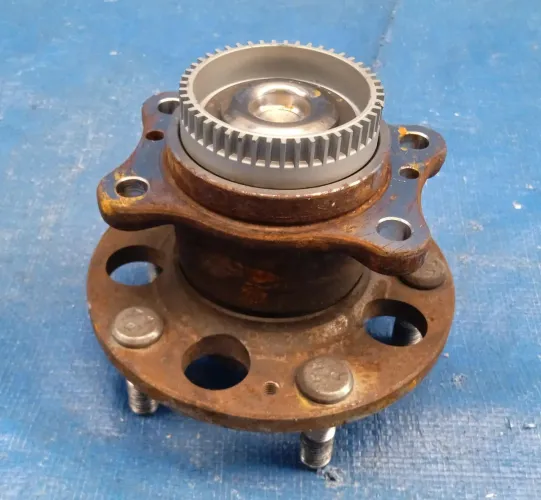 Cubo De Roda Traseira Esquerda Kia Cerato 2014 - 2018    