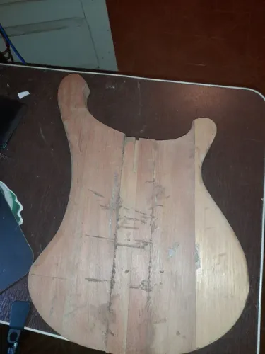 Corpo de baixo estilo Rickenbacker 