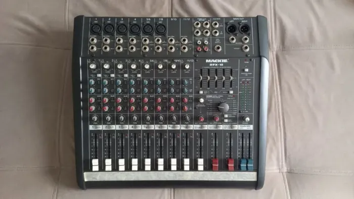 Mesa de som MACKIE DFX-12 - LEIA A DESCRIÇÃO
