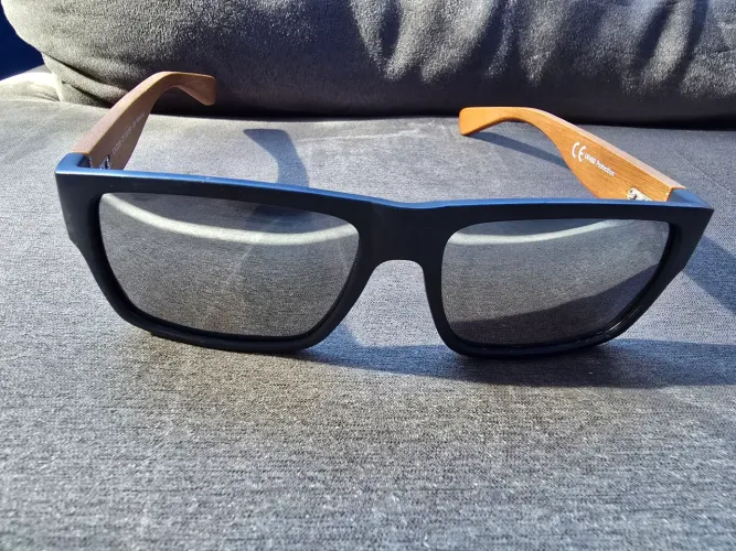 Óculos de Sol com Hastes de Madeira e lente polarizada 