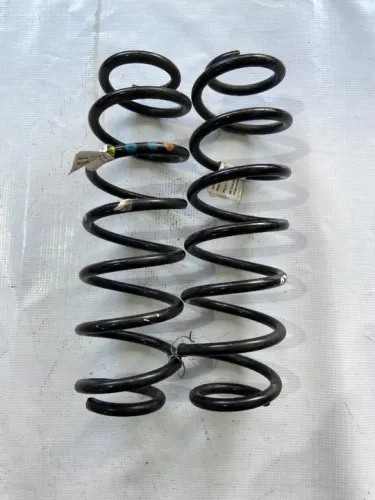 Par de Molas Traseiras Volkswagen Polo Sedan 1.6 2012 2012 2013 2014