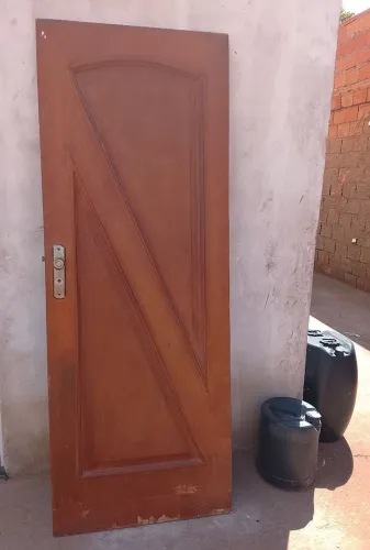Vendo porta madeira