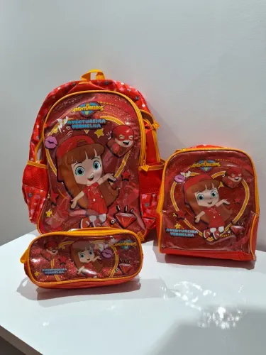 Mochila, lancheira e estojo da Aventureira Vermelha