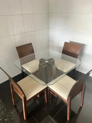 Mesa de Jantar com 4 Cadeiras