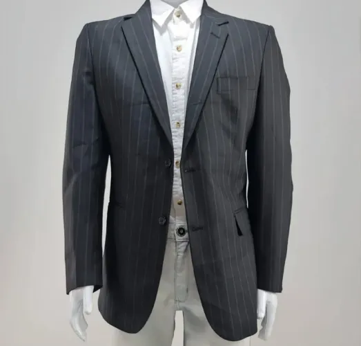 Blazer Akkar masculino tamanho 50 longo. Elegância e caimento impecável.  Apenas 80,00