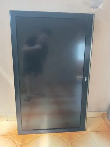 vende-se uma tela de tv lg 42cs460 para técnicos