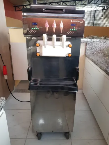 Vendo Máquina de sorvete e açaí Cremorella MSC 350 S - CI (Alta produção)
