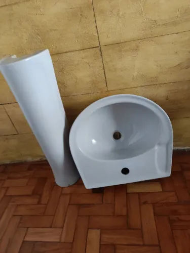 Pia de banheiro com coluna Usado
