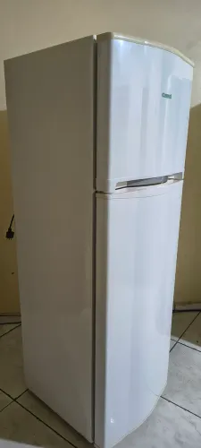 Geladeria Consul completa duas portas Frost free