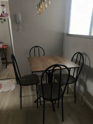 Mesa com 4 Cadeiras à venda - R$300,00