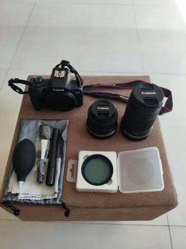 Camera Canon EOS R100