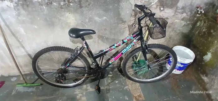 Vendo bicicleta pra sair rápido.