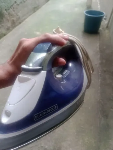 Ferro de passar roupa ( para sair hj)