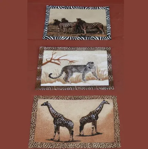 Conjunto de 3 jogos americanos com animais africanos icônicos.