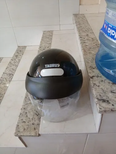 Capacete Taurus pequeno