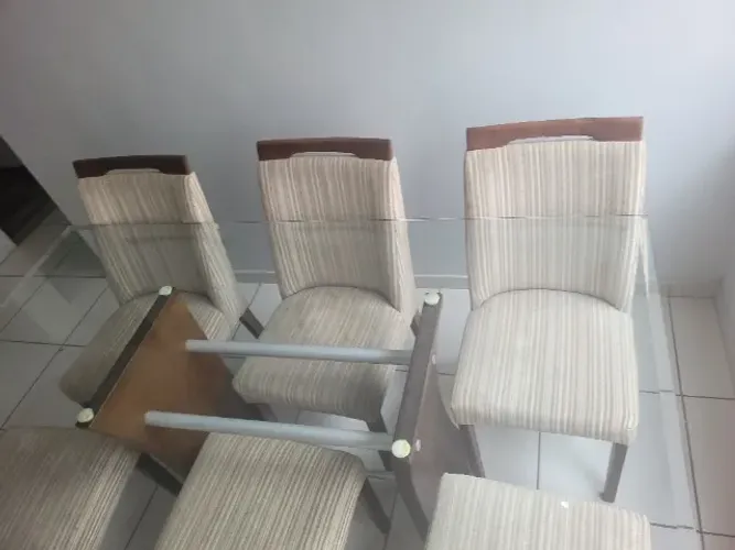 Mesa de jantar com 6 cadeiras