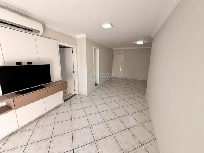 Locação anual: 1 quarto // semi mobiliado // 1 vaga // Balneário Camboriú