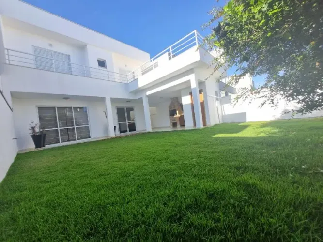 Sobrado à venda no Condomínio Villa do Bosque, em Sorocaba -SP.