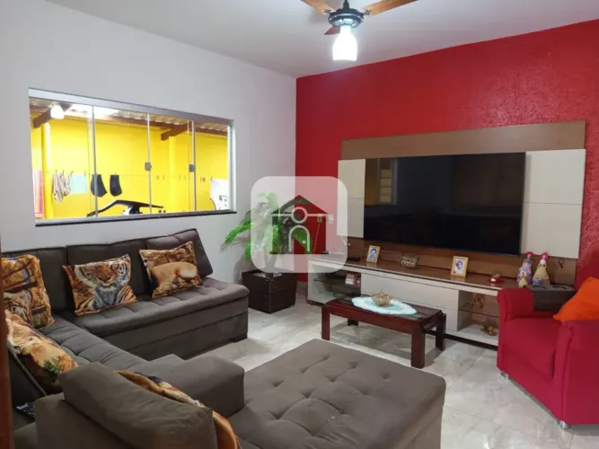 Casa à venda no Bairro Miranda com 03 quartos(01 suíte)