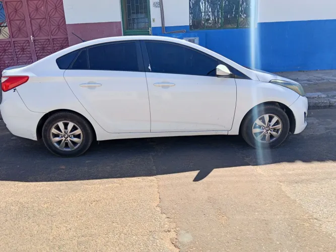 Hyundai HB20S C.plus/c.style 1.6 Flex 16V Mec.4p 2015