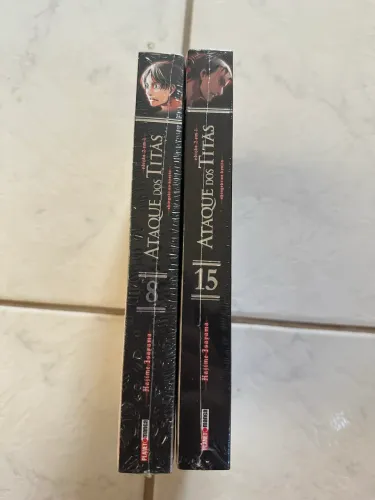 Manga Ataque dos Titãs 8 edição 2 em 1 e 15 edição 2 em 1