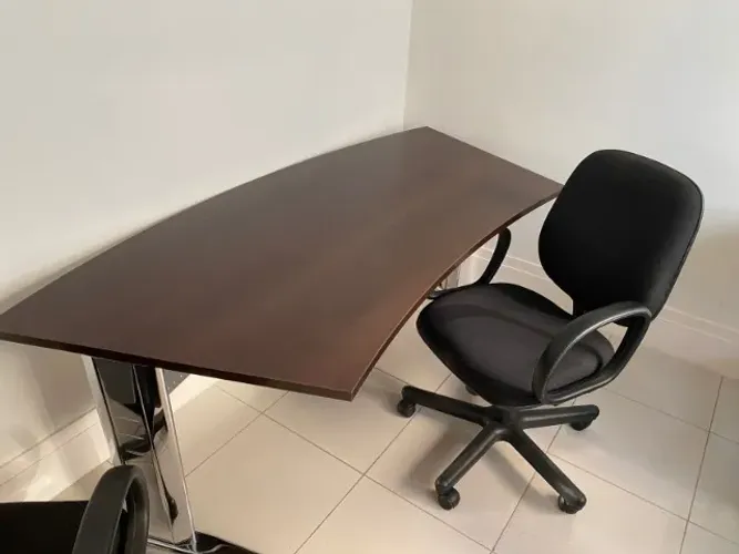 Mesa de Escritório em Madeira e Metal - Design Moderno - Excelente Qualidade