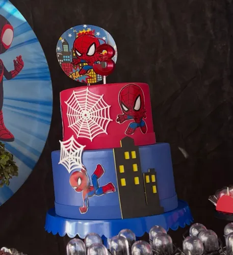 Bolo fake do homem aranha 