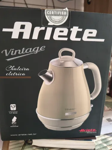 Vendo chaleira elétrica italiana.Linha lançamento Retrô