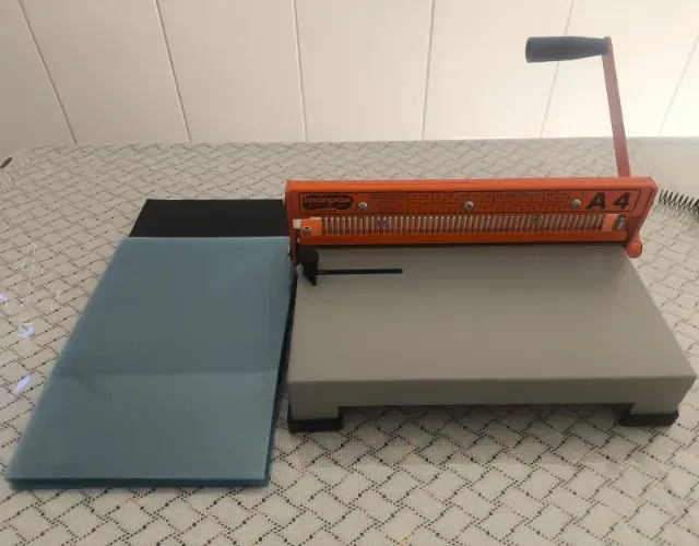 Encadernadora Espiral Color Laranja Manual A4 Marpax 10fls