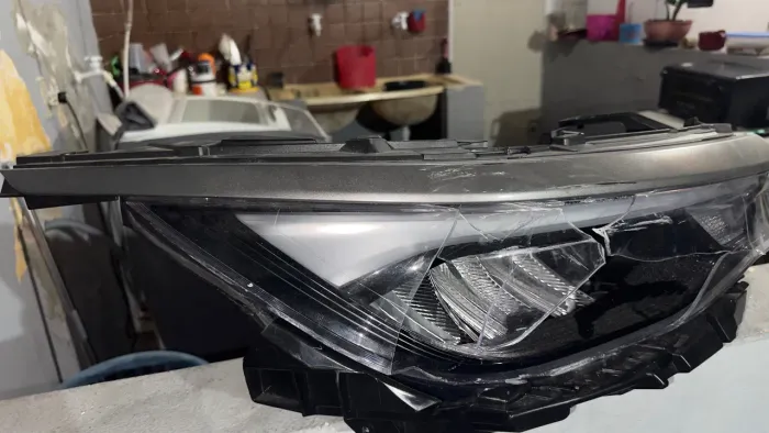 Farol Led de Fiat pulse com vidro quebrado 