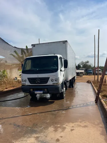 Mercedes bens Acello 815