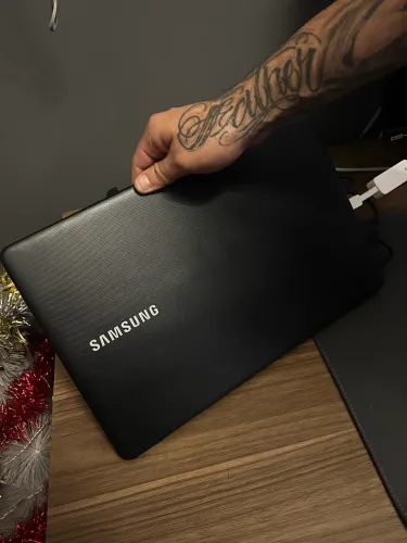 Notebook Samsung Expert c/ placa de vídeo 2gb